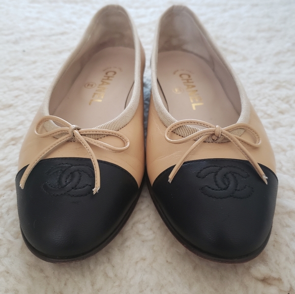 Chanel CC Cap-Toe Leather Ballet Flats - Picture 2 of 6